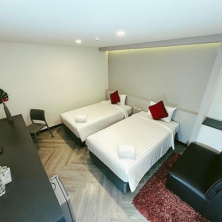 14 Sathorn Hotel No-Parking Банкок Екстериор снимка