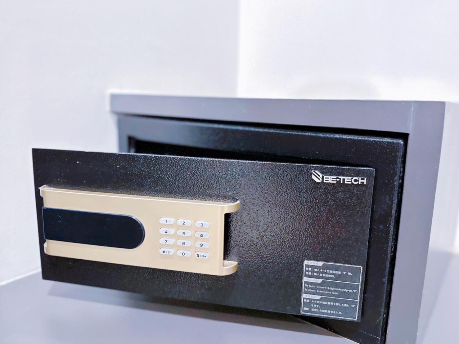 14 Sathorn Hotel No-Parking Банкок Екстериор снимка