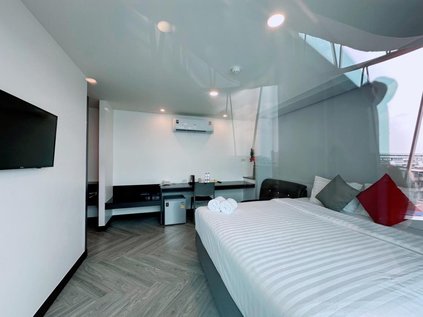 14 Sathorn Hotel No-Parking Банкок Екстериор снимка