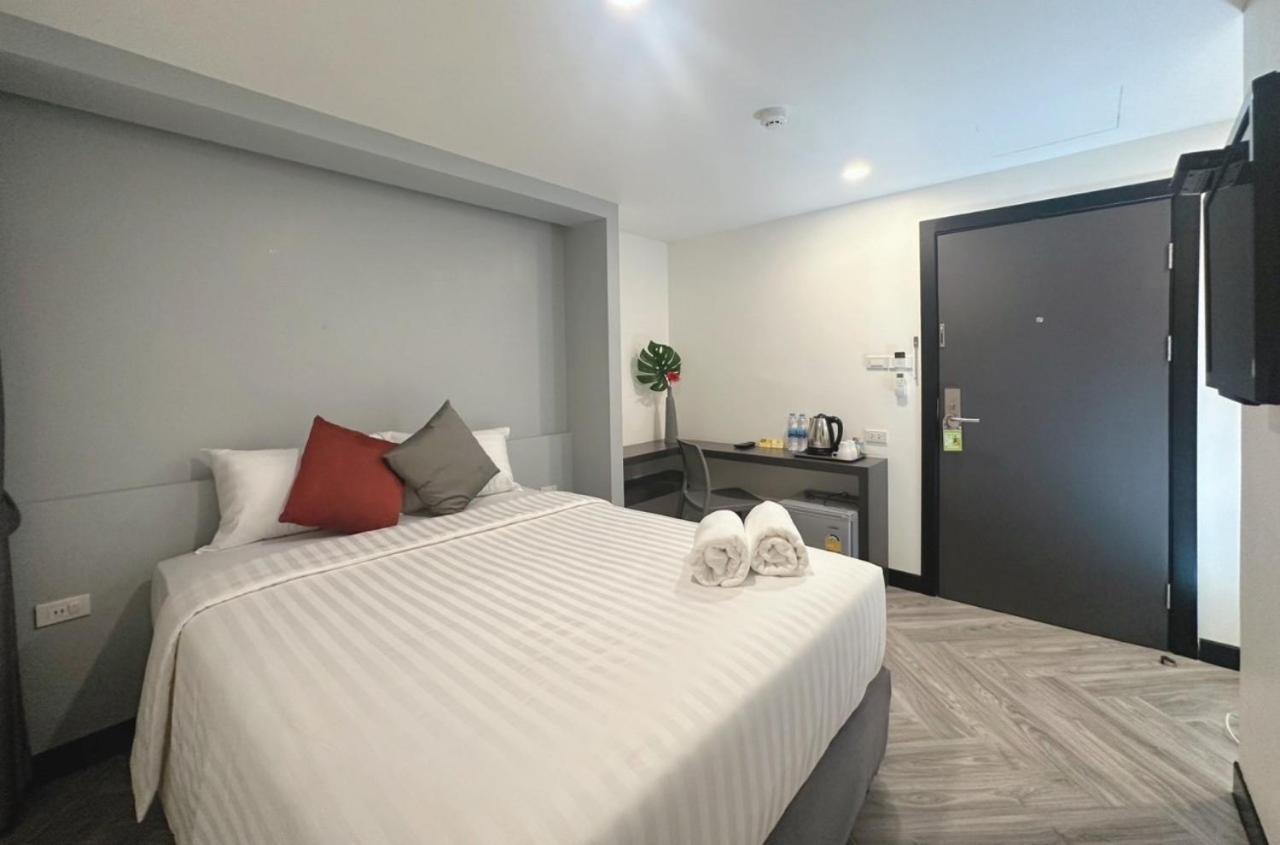 14 Sathorn Hotel No-Parking Банкок Екстериор снимка