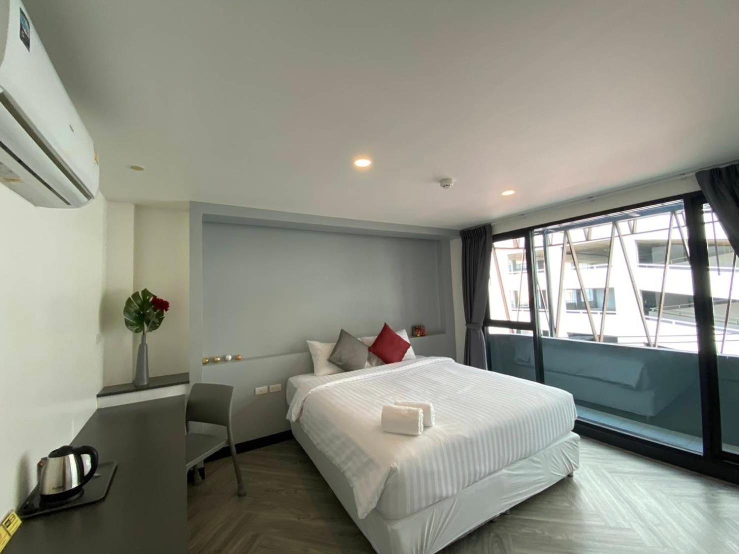 14 Sathorn Hotel No-Parking Банкок Екстериор снимка