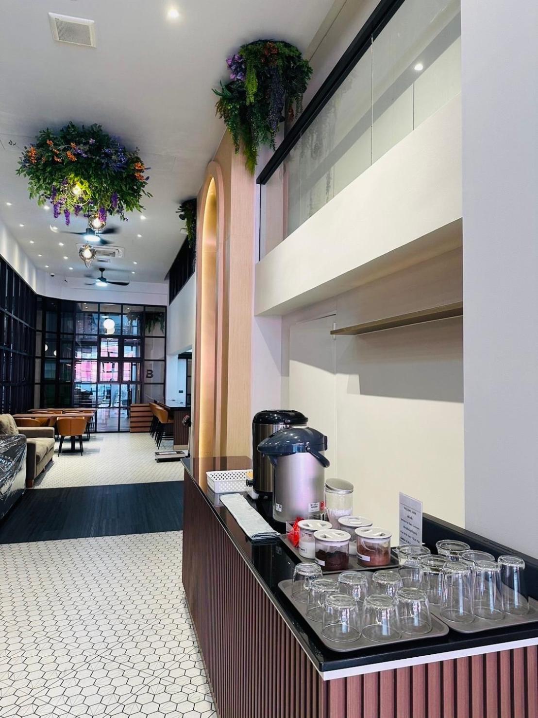 14 Sathorn Hotel No-Parking Банкок Екстериор снимка