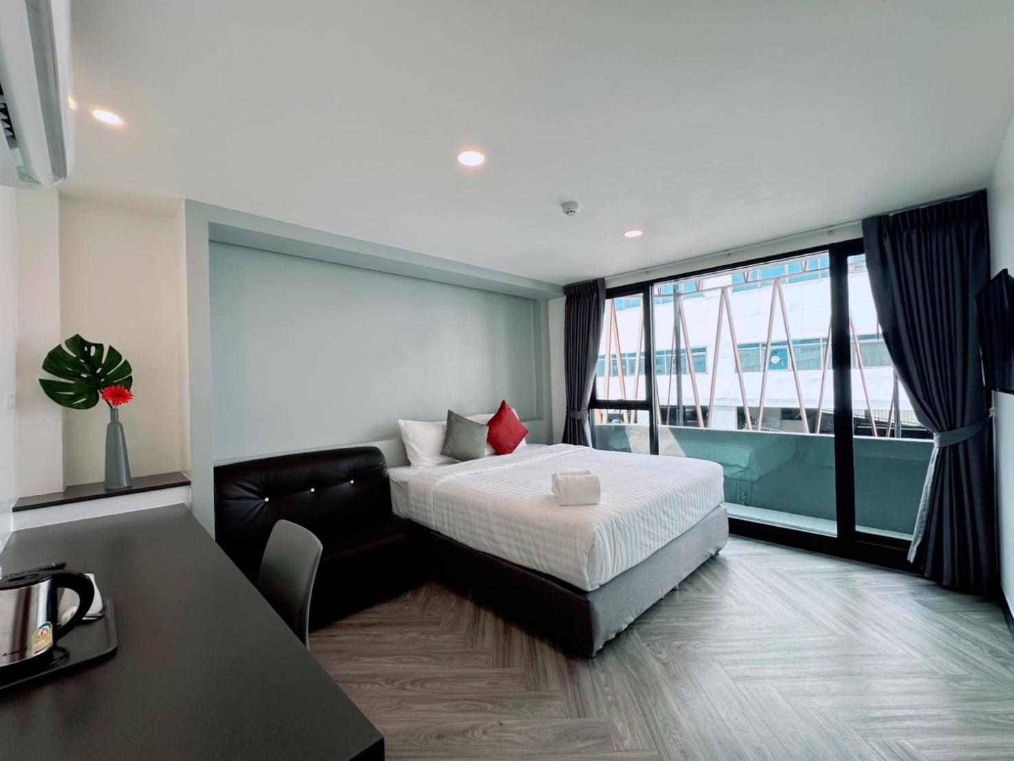 14 Sathorn Hotel No-Parking Банкок Екстериор снимка