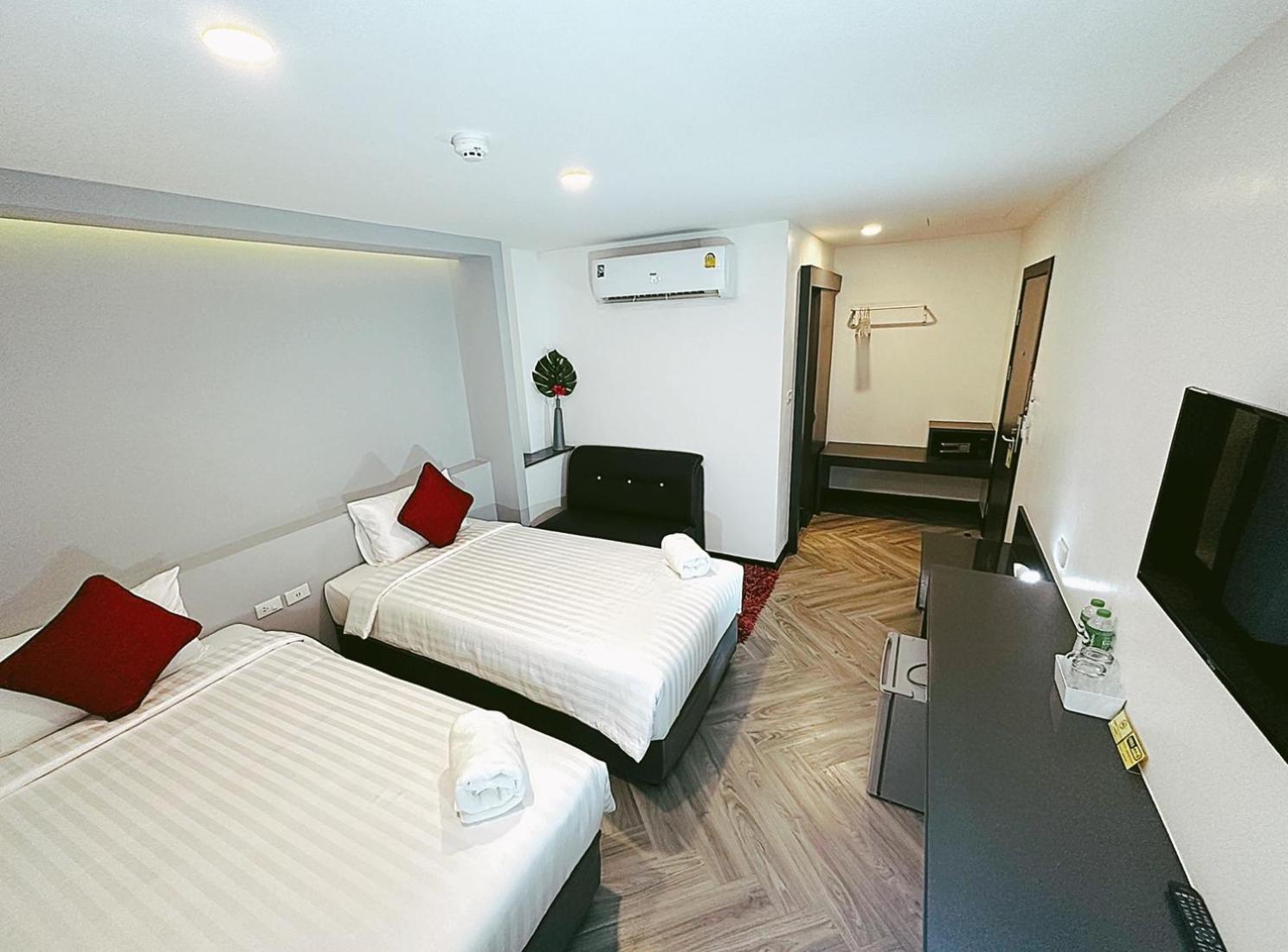 14 Sathorn Hotel No-Parking Банкок Екстериор снимка