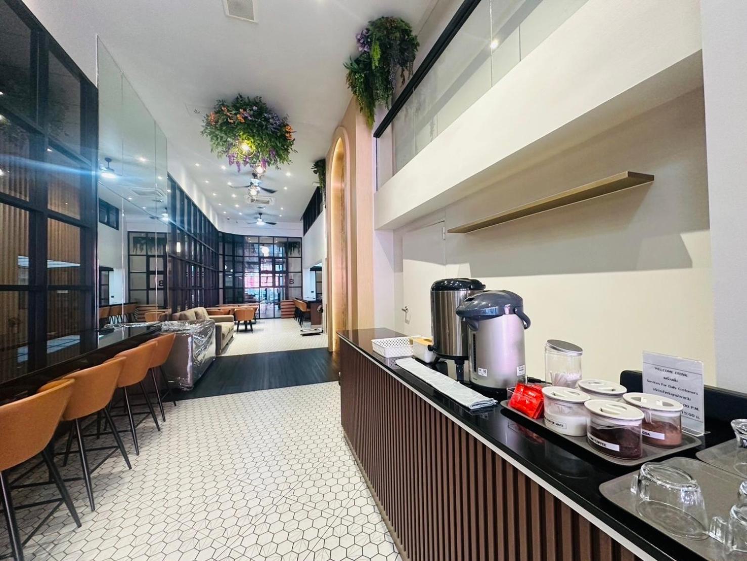 14 Sathorn Hotel No-Parking Банкок Екстериор снимка