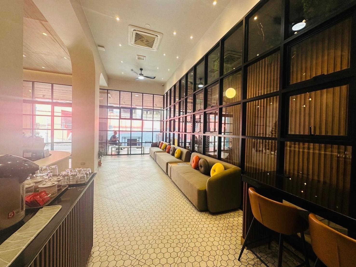 14 Sathorn Hotel No-Parking Банкок Екстериор снимка