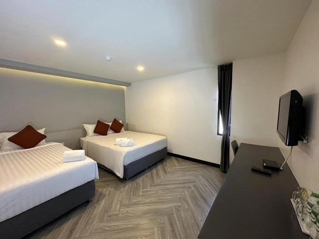 14 Sathorn Hotel No-Parking Банкок Екстериор снимка