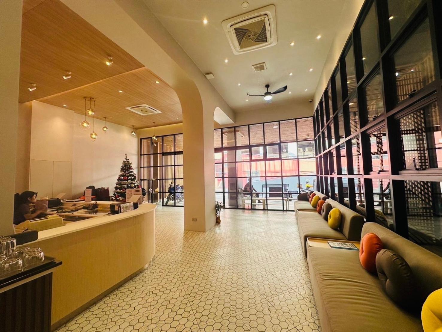 14 Sathorn Hotel No-Parking Банкок Екстериор снимка