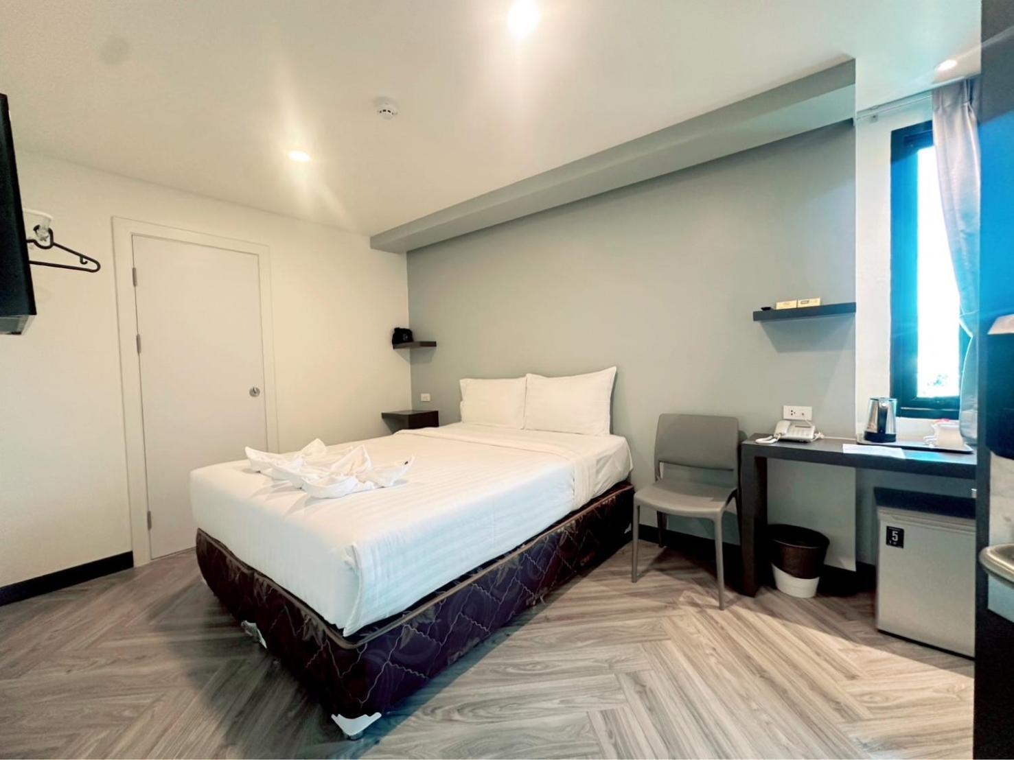 14 Sathorn Hotel No-Parking Банкок Екстериор снимка