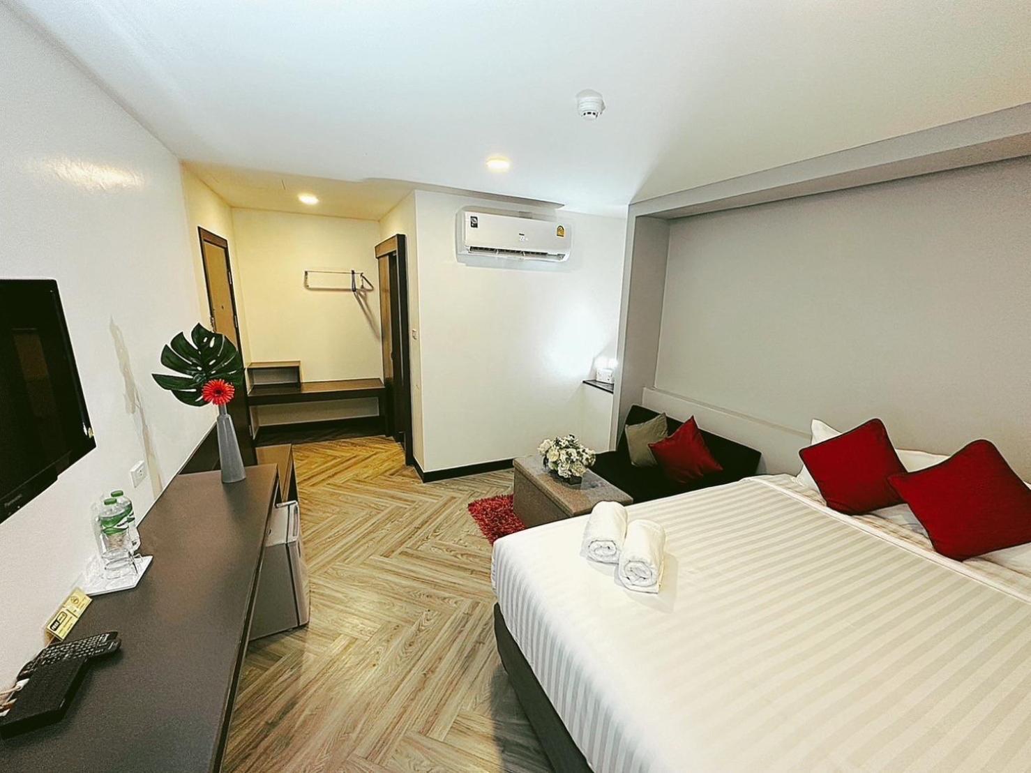 14 Sathorn Hotel No-Parking Банкок Екстериор снимка
